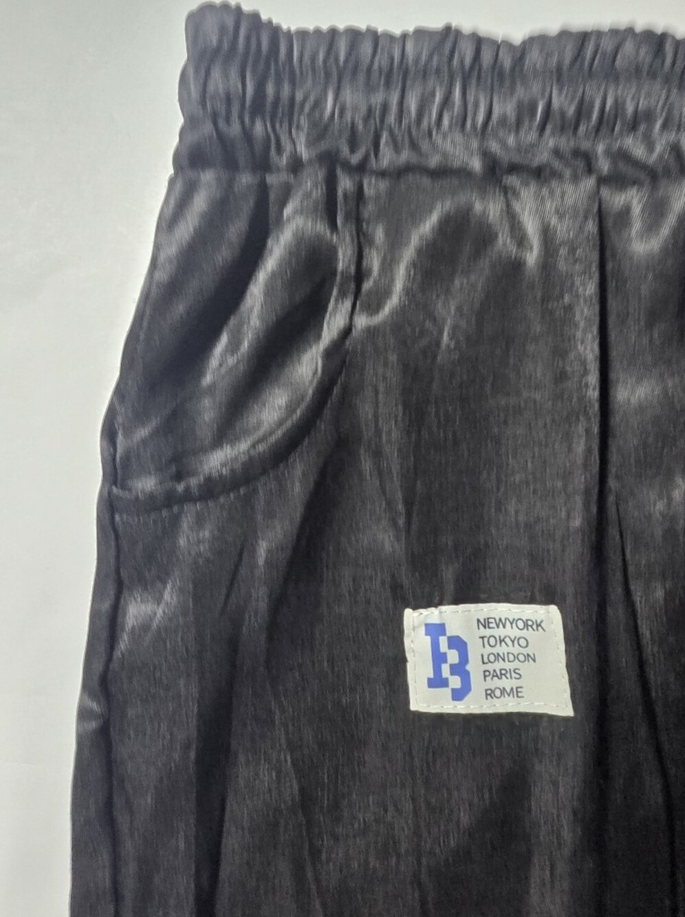 • Brand: Bugle Boy
• Era: 1990s Vintage
• Style: Satin Lounge / Pajama Pants